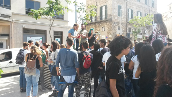 A Catanzaro studenti in piazza contro la "Buona scuola"