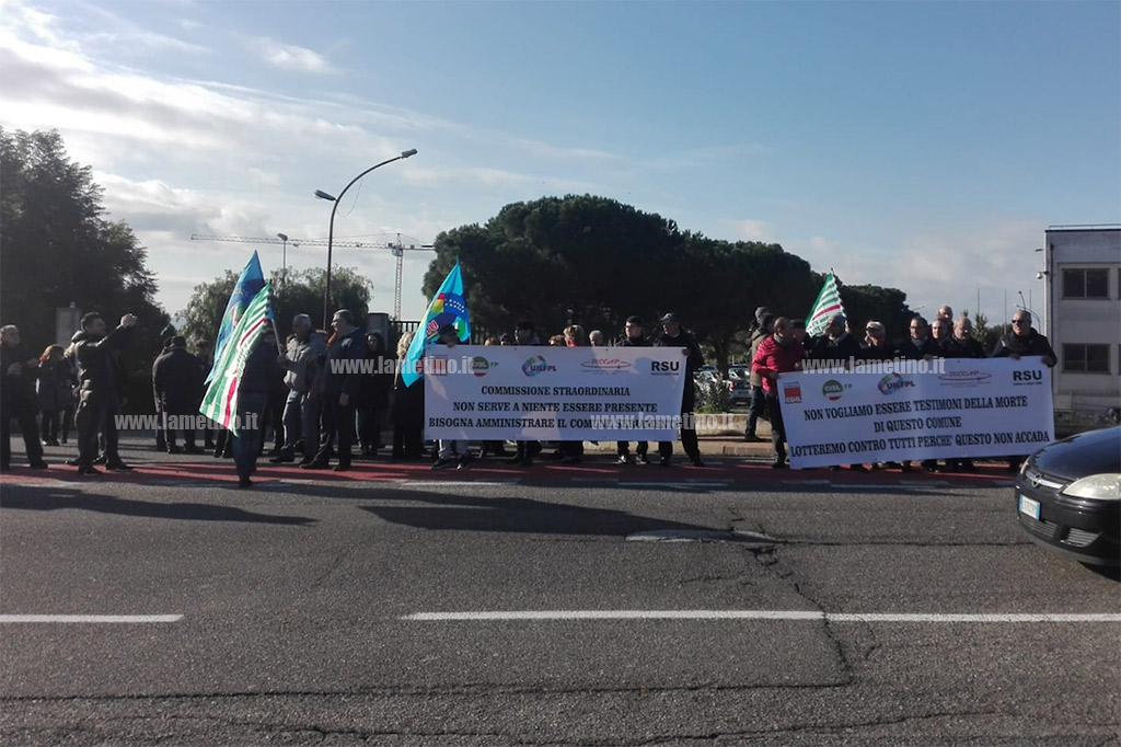 scipero-dipendenti-5-201218-comune.jpg