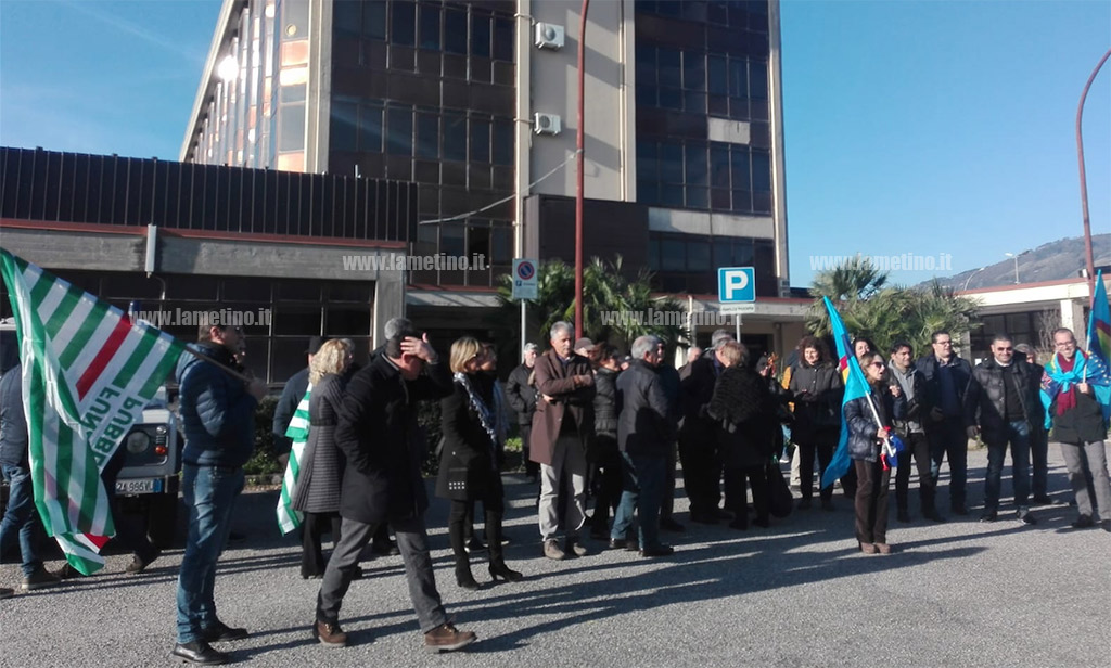 scipero-dipendenti-lamezia-201218-3.jpg