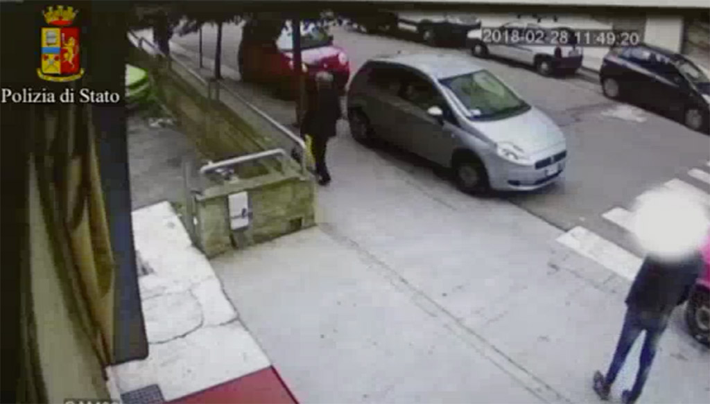 Lamezia, scippa anziana in via Dei Mille e la fa cadere: arrestato 16enne - VIDEO