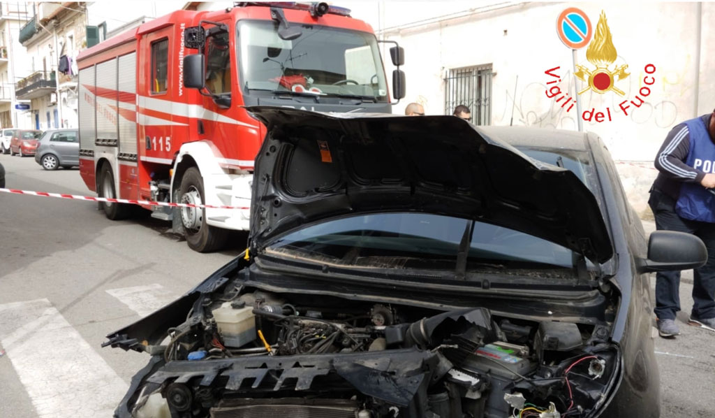 Scontro tra auto e furgone a Catanzaro, feriti