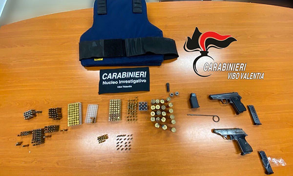 Scoperto mini arsenale di armi dai Carabinieri nel vibonese