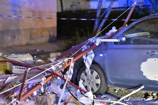 Esplosione in casa a Crotone: ancora incerte le cause, gravi le condizioni della bambina di 4 anni