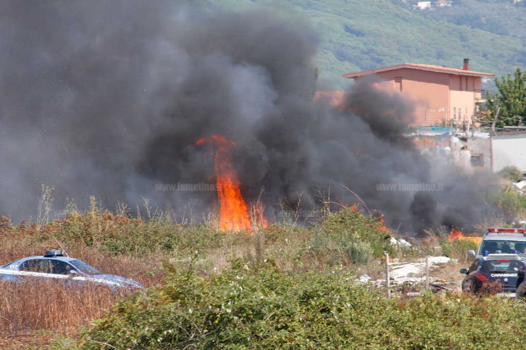 Lamezia: ancora un vasto incendio vicino campo Scordovillo 