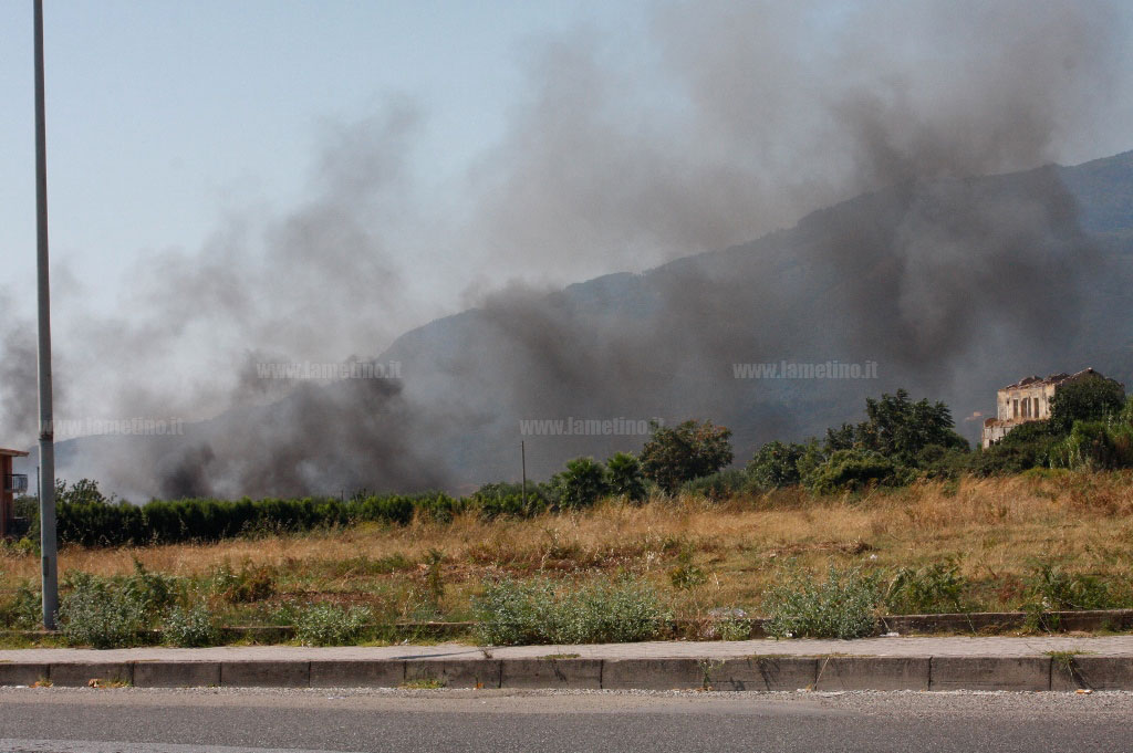 scordovillo-incendio-fumi-lamezia-7.jpg