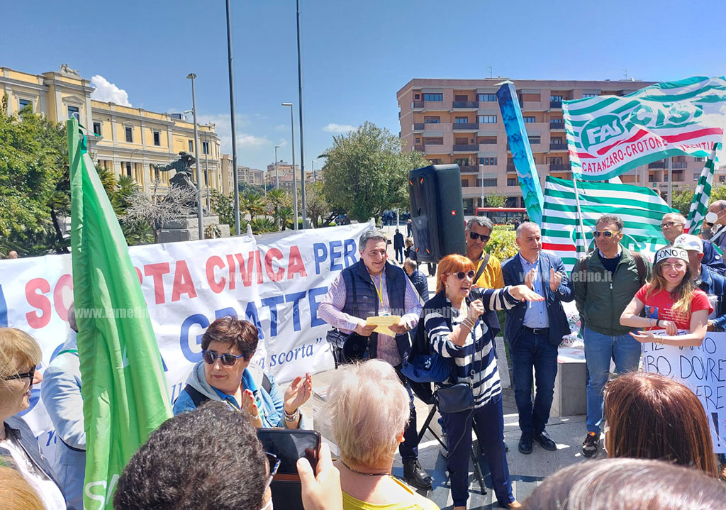 scorta-civica-gratteri-e5ab42_8478b.jpg