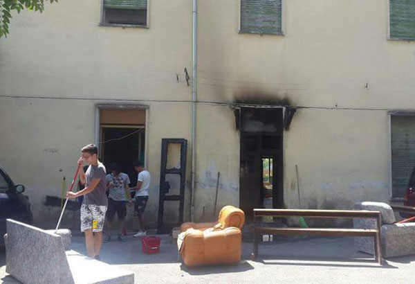Incendiato portone sede gruppo scout a Castrovillari 