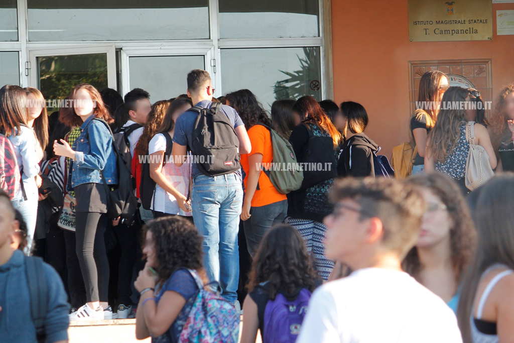 Lamezia: prosegue visita del Sindaco nelle scuole, l'augurio agli studenti delle superiori