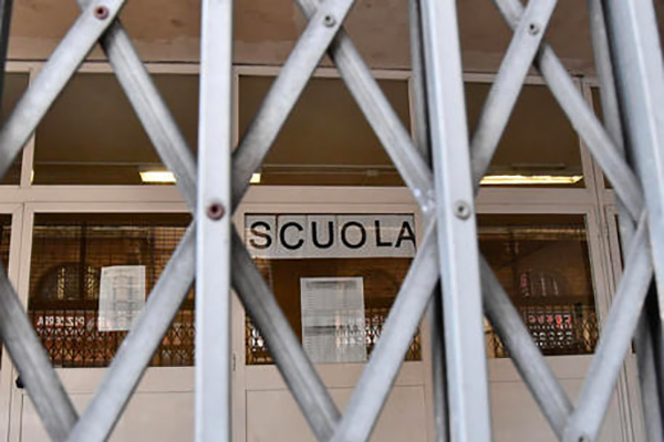 Covid, niente rientro a scuola in molti centri del Lametino: ecco l’elenco dei Comuni 