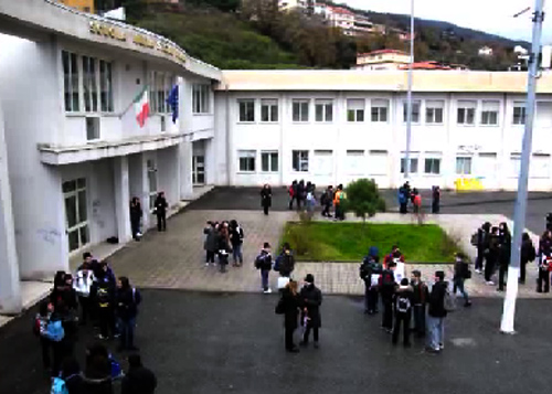 Lamezia: Cerimonia con mongolfiera per il nuovo anno scolastico alla Manzoni-Augruso