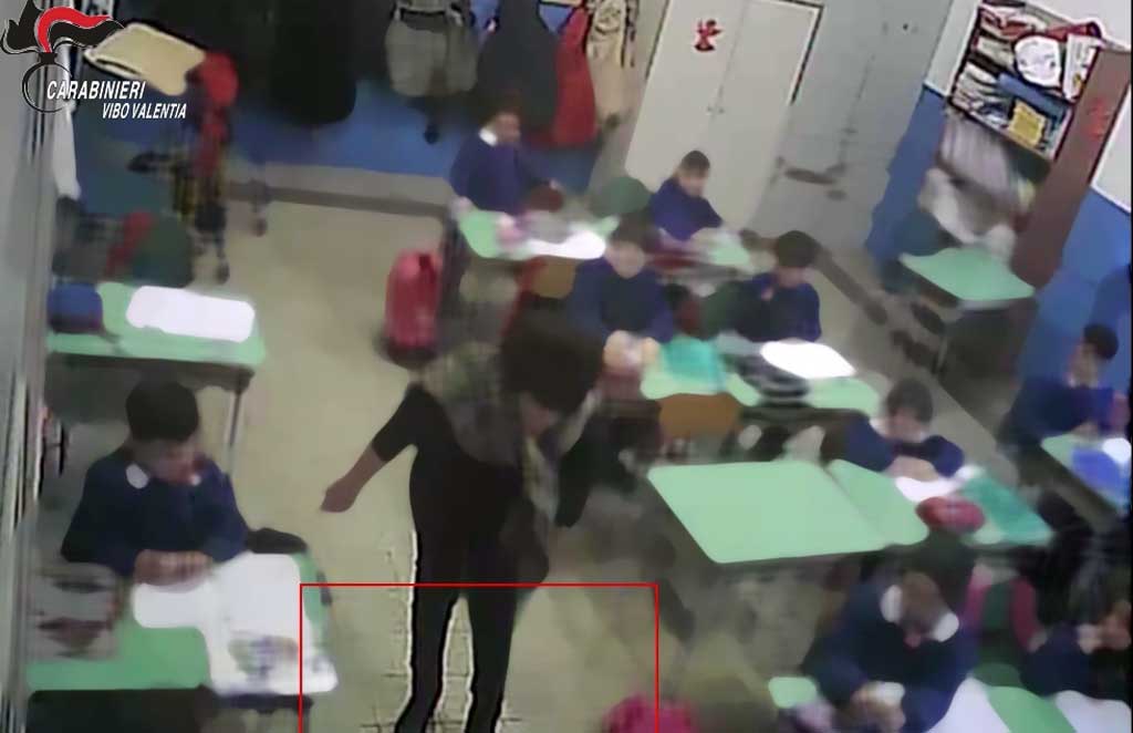 Maltrattamenti ad alunni, obbligo dimora per due maestre nel vibonese - VIDEO 