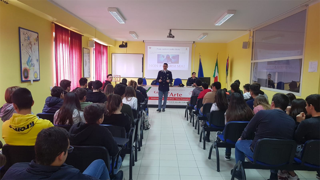 “Cyberbullismo": incontro tra Polizia Postale e alunni Istituto Tecnico Majorana di Girifalco
