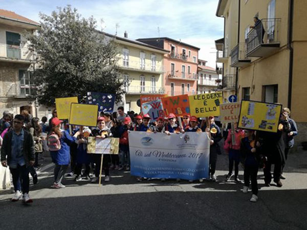 Scuole in festa e corteo della cultura a San Pietro a Maida per la penultima tappa di "Ali sul Mediterraneo"