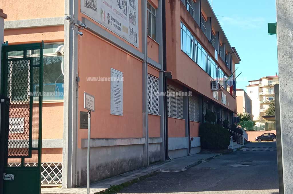 scuole-semideserte-lameiza-2271a8_531bb.jpg