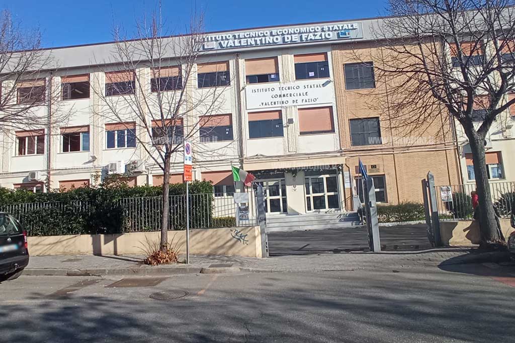 scuole-semideserte-lameiza-22c27e6a0_fba19.jpg