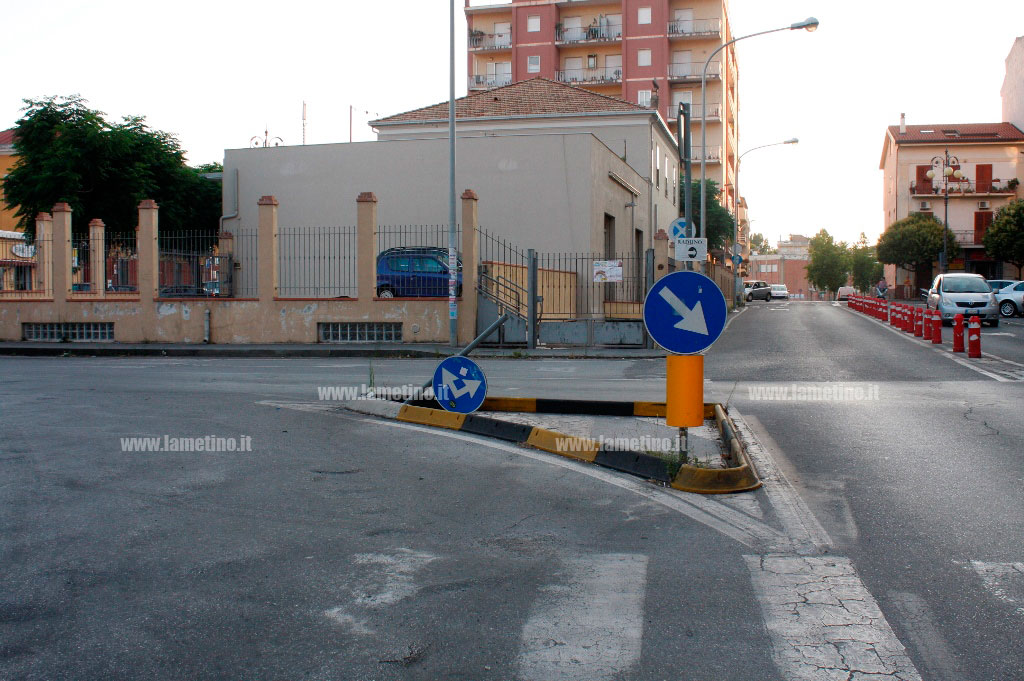 Lamezia: segnale divelto ad incrocio in centro città
