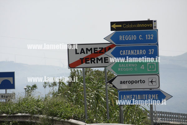 Lamezia: Curiosità, terra "di nessuno" nei pressi cavalcavia torrente Bagni