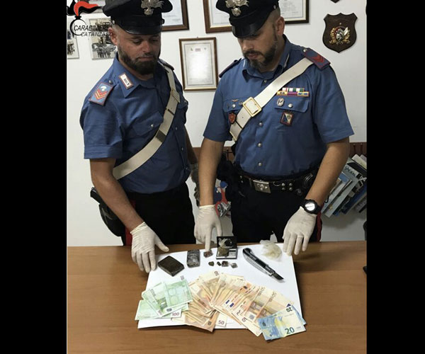 Trovato con hashish nello zaino, arrestato 50enne a Sellia Marina
