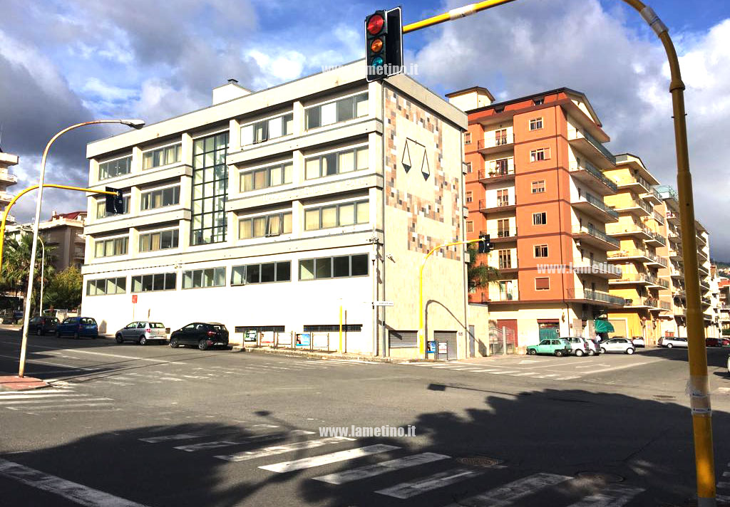 Lamezia, in fase di sostituzione i semafori vicino le scuole
