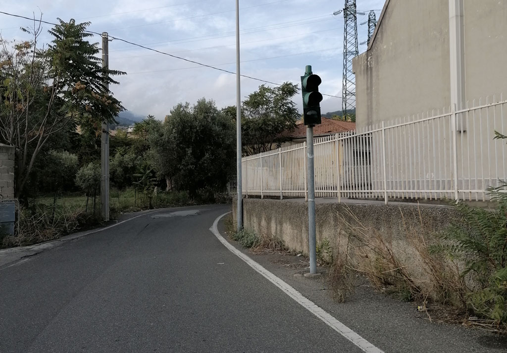 Lamezia, Associazione ‘Quartiere Capizzaglie’: “Semafori di via Riccardo Lombardi ancora spenti”