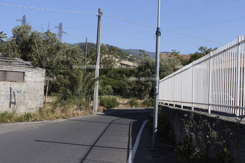 Lamezia: vandali in azione, rubato semaforo in via Lombardi