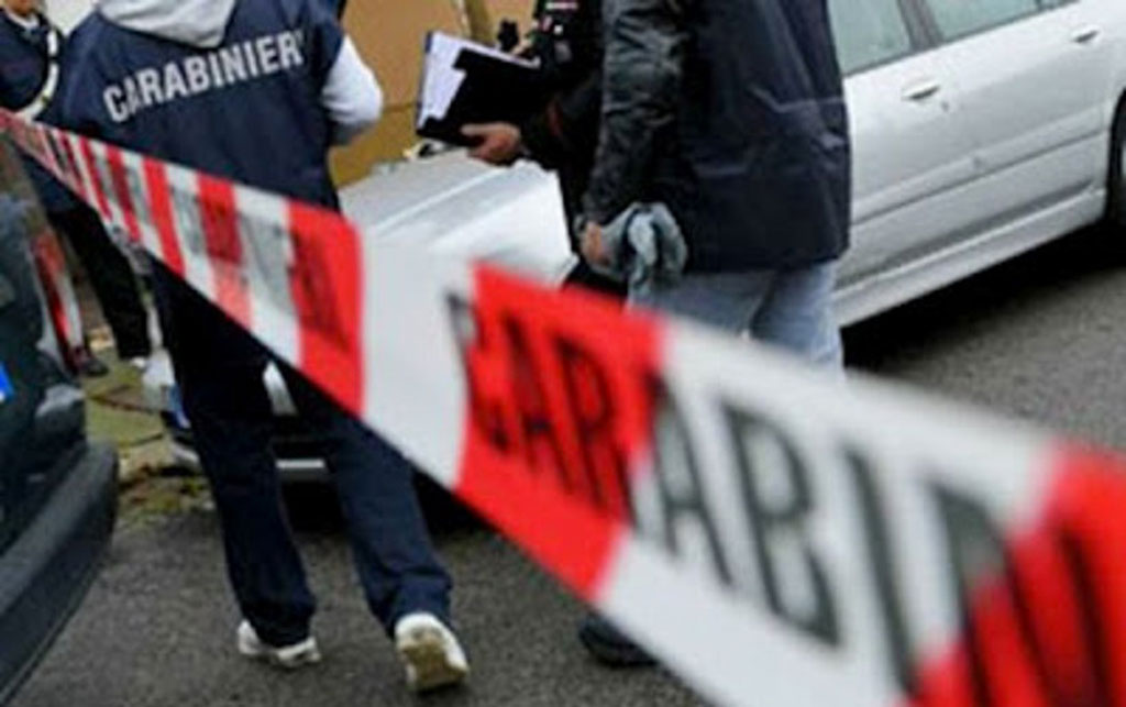 Controlli dei carabinieri, a Davoli scoperta officina meccanica abusiva: 5 denunce