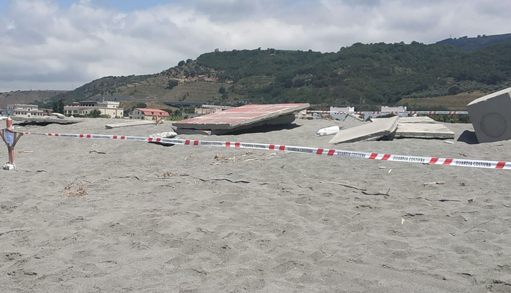 Rifiuti speciali abbandonati a Nocera Terinese, sequestrata area sottoposta a vincolo paesaggistico-ambientale