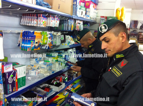 Lamezia: Guardia di Finanza sequestra oltre 15.000 prodotti contraffatti a commerciante cinese