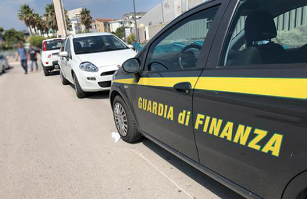 Sequestrati beni a commerciante auto nel cosentino