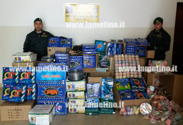 Lamezia: Gdf sequestra luminarie a commercianti cinesi