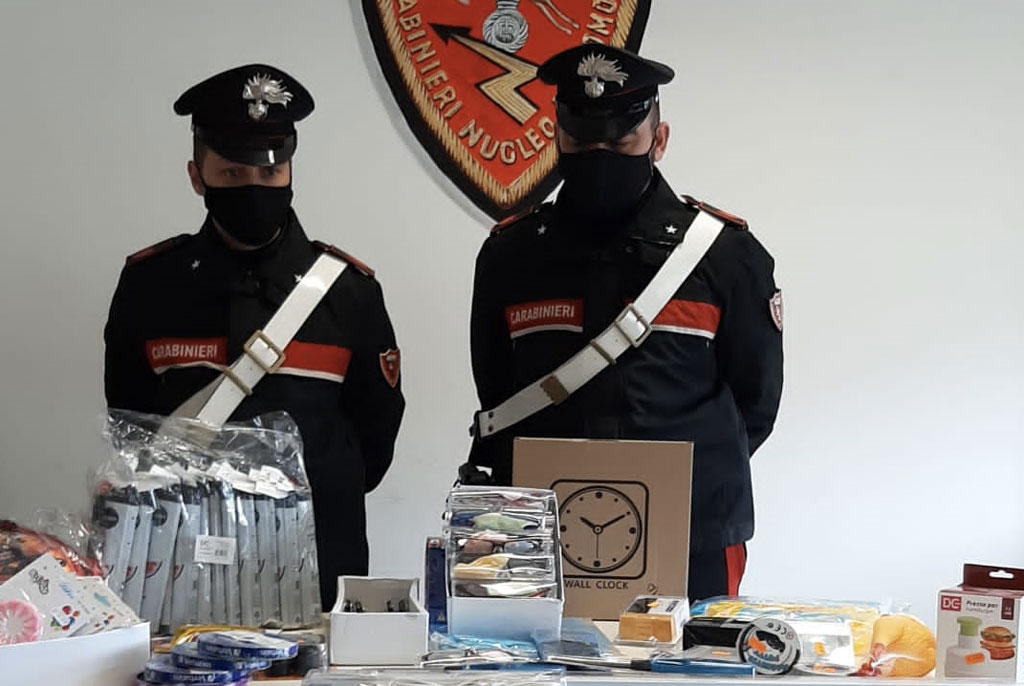 Sequestrati oltre 2700 prodotti contraffatti a Cirò Marina, multato commerciante