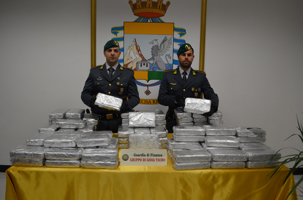 Calabria: sequestrati 173 kg di cocaina nel porto di Gioia Tauro 