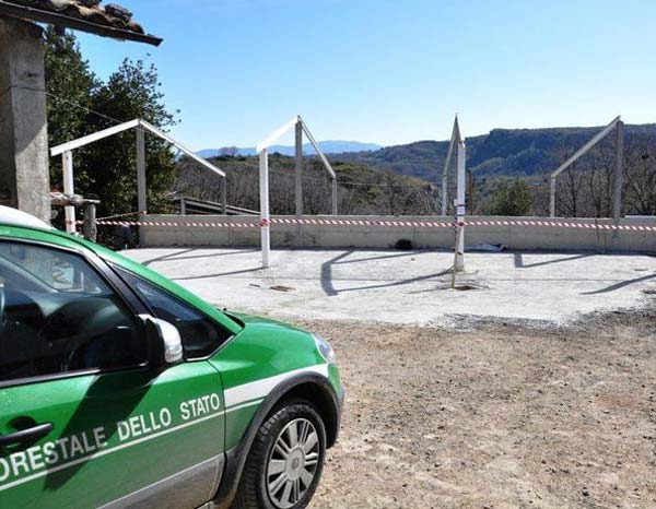 Cfs sequestra stalla e fienile in azienda nel cosentino