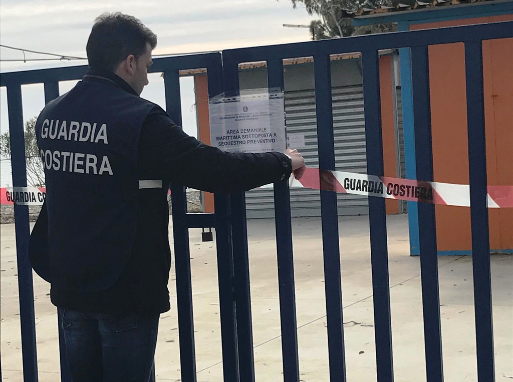 Guardia Costiera sequestra area demaniale e opere abusive nel cosentino