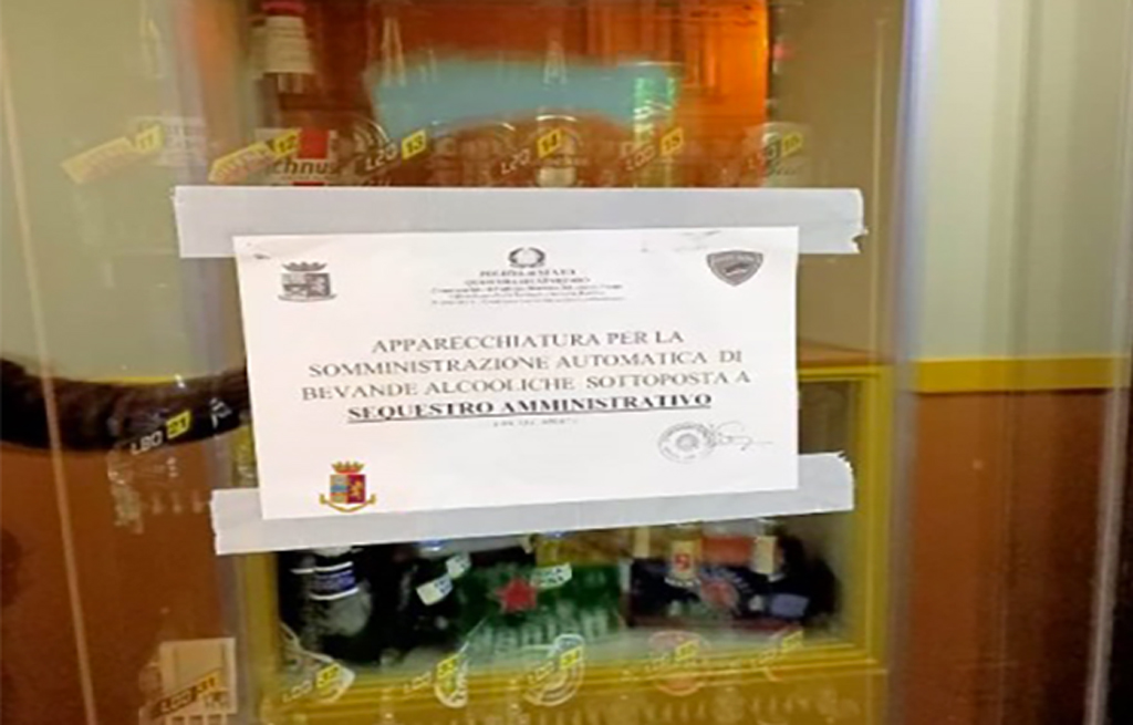 Lamezia, sequestrato distributore automatico che erogava alcolici dopo la mezzanotte