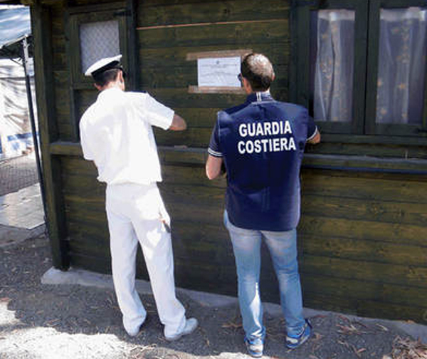 Calabria: Struttura con tetto in eternit sequestrata su spiaggia Reggio Calabria 
