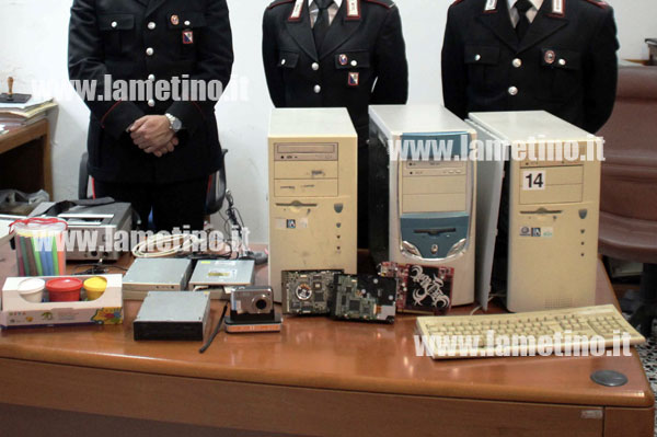 Calabria: Tre minori denunciati per furto e danneggiamento scuola