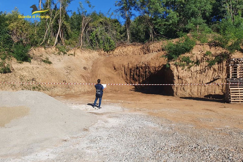 sequestro-gdf-lamezia_9479e.jpg