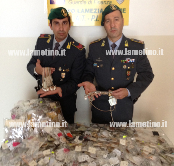 Lamezia: Fiamme gialle sequestrano oltre 32.000 prodotti contraffatti a commercianti cinesi