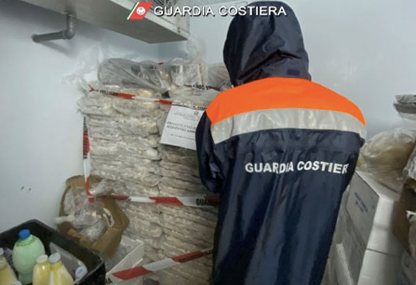 Sequestrati 900 kg di prodotto ittico in cattivo stato di conservazione a Corigliano Rossano 