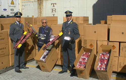 Calabria: Settantotto tonnellate fuochi artificio sequestrati da Gdf
