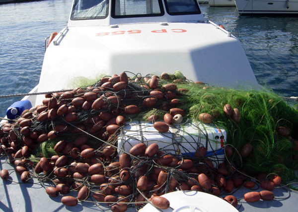 Sequestrati 7mila metri di reti da pesca illegali nel reggino