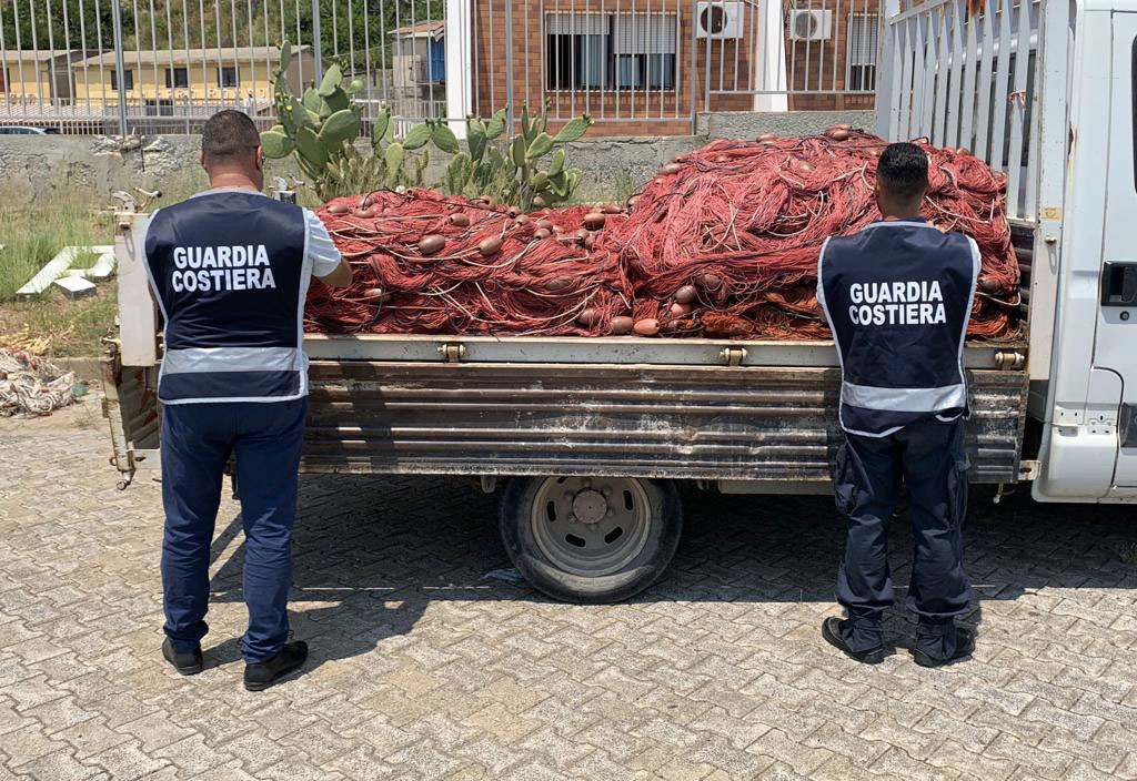 Sequestrati attrezzi di pesca utilizzati illegalmente a San Lucido
