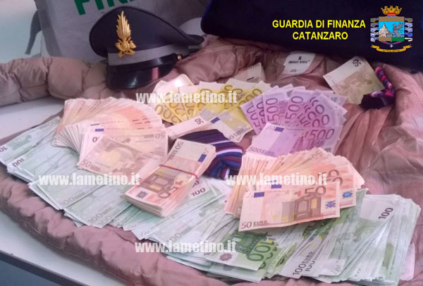 Lamezia: Fiamme Gialle bloccano in aeroporto cittadina cinese pronta ad espatriare con 81.650 euro in contanti 