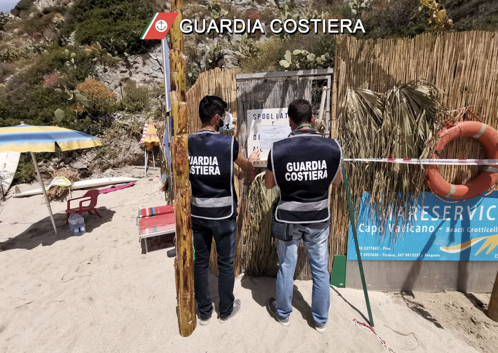 Sequestrata struttura abusiva realizzata sulla spiaggia di ‘Grotticelle’ a Ricadi