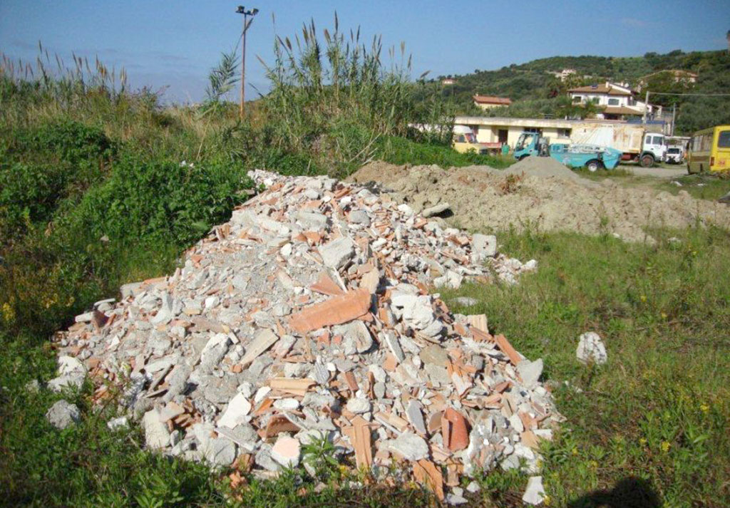 Sequestrata area 5mila metri quadrati a Falerna, denunciato Sindaco