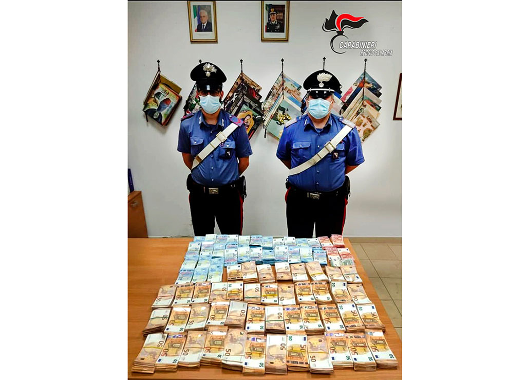 Sequestrati oltre 300mila euro in contanti a Gioia Tauro, 3 denunce per riciclaggio