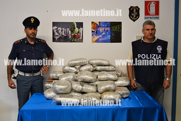Lamezia: Polizia trova 32 kg di marijuana nascosti in un furgone