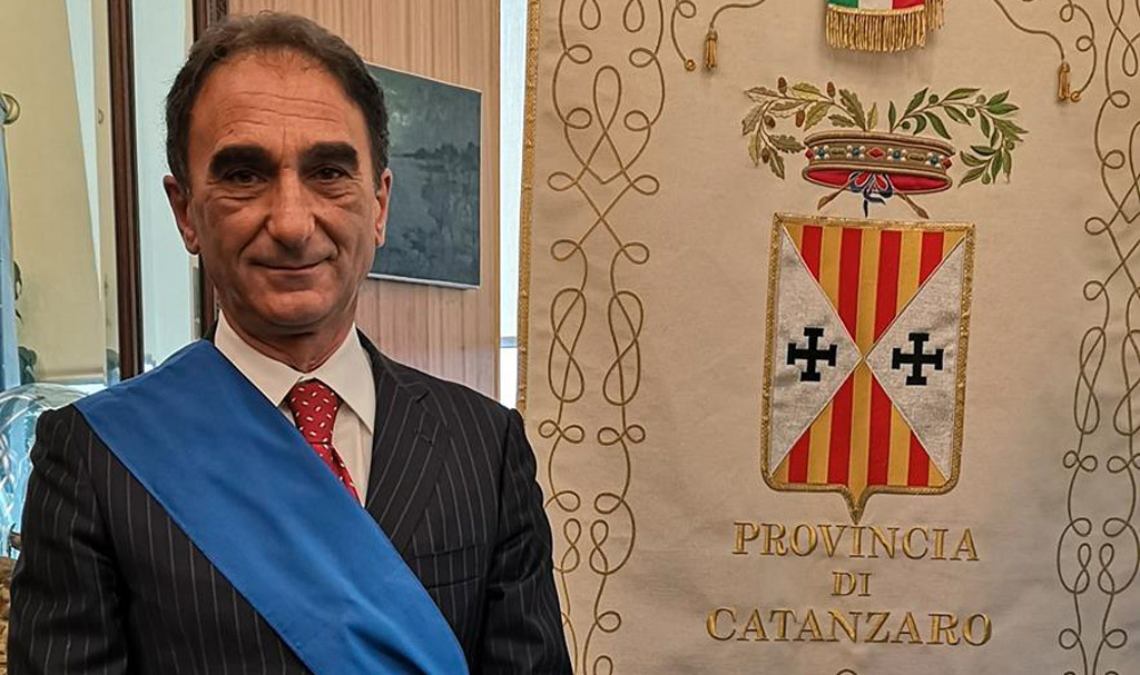 Rifiuti, Abramo contro Oliverio: "Fa finta di non vedere"