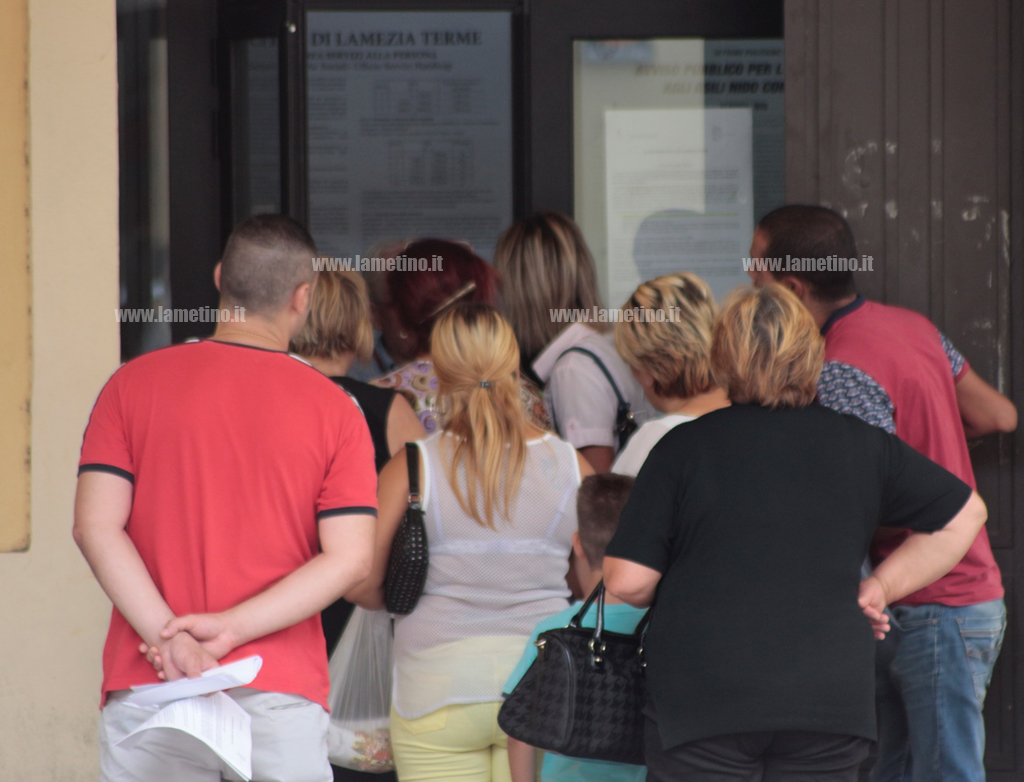 Lamezia, fila allo Sportello per domanda sostegno inclusione attiva